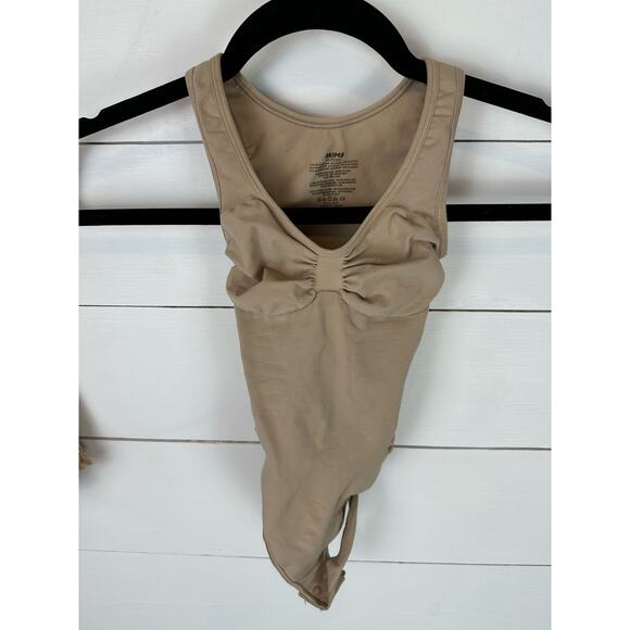 NWOT Skims Seamless Sculpt Scoop Neck Thong Bodysuit-XS - Picture 1 of 6